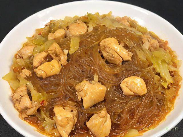 东北的鸡菜粉怎么做,鸡菜粉怎么做视频酸菜炒粉