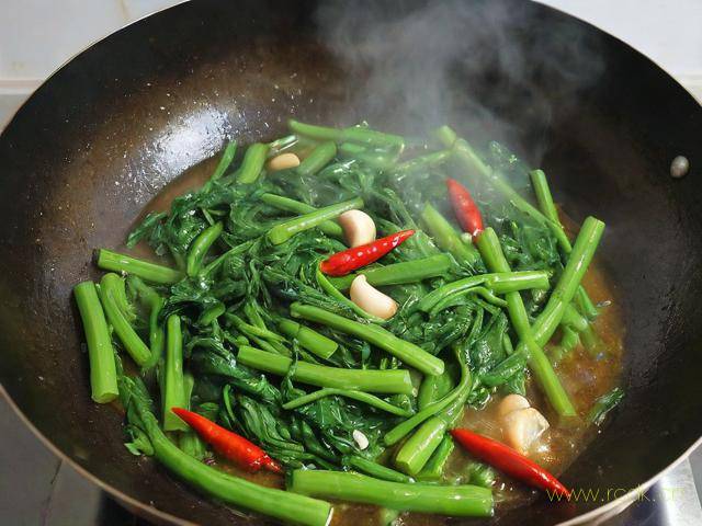 空心菜怎么炒的好吃,空心菜怎么炒好吃家常菜的做法